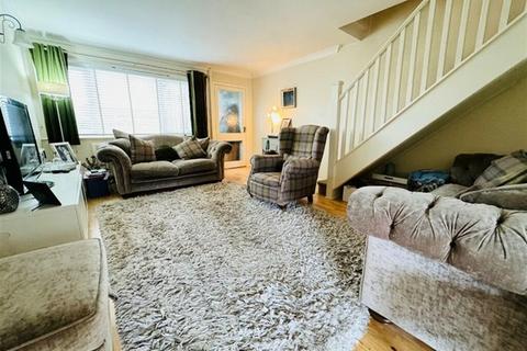 2 Woodrush Way, Romford, RM6 5BL