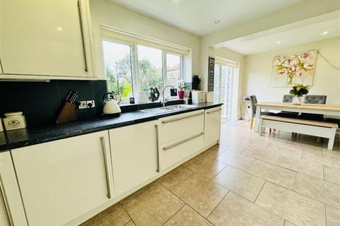 2 Woodrush Way, Romford, RM6 5BL