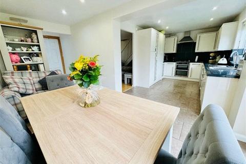 2 Woodrush Way, Romford, RM6 5BL