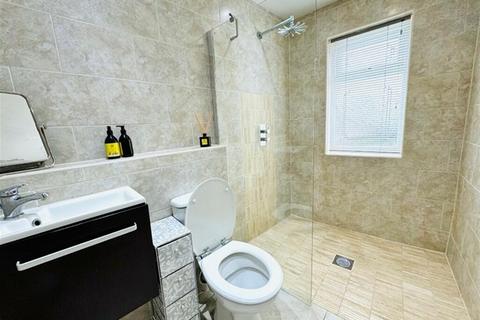 2 Woodrush Way, Romford, RM6 5BL