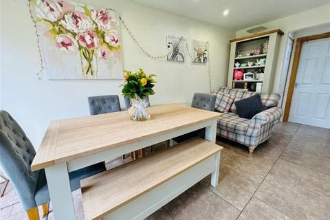 2 Woodrush Way, Romford, RM6 5BL