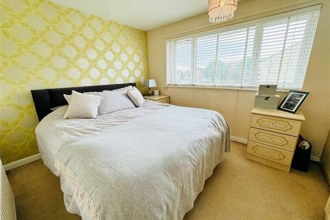 2 Woodrush Way, Romford, RM6 5BL