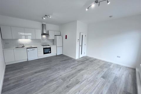 2 bedroom flat to rent, Albury Grove Road, Cheshunt, Waltham Cross