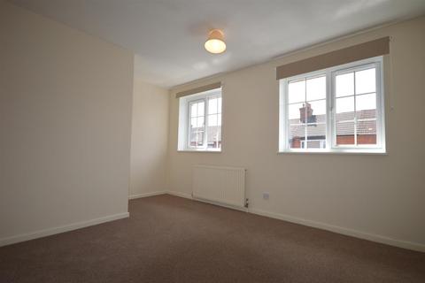 2 bedroom terraced house to rent, Countess Road, St James