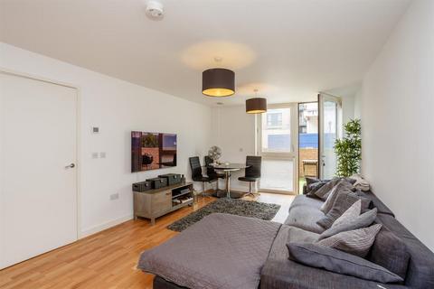 1 bedroom flat for sale, Myrtle Court, Baltic Avenue, TW8