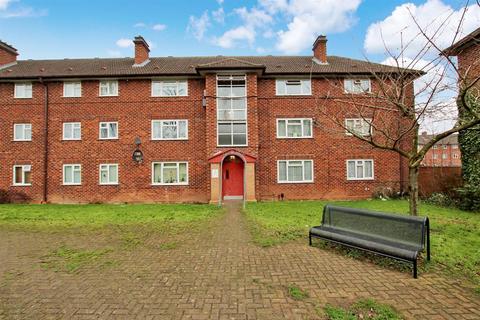 2 bedroom apartment to rent, Cladsworth House , Lock Close , B97 6PE