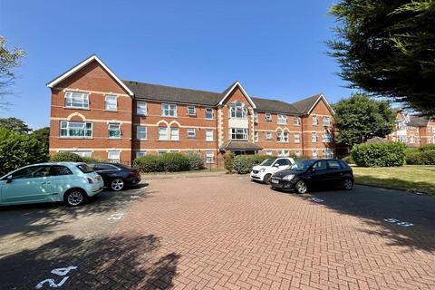 2 bedroom flat to rent, Cobham Close, Enfield