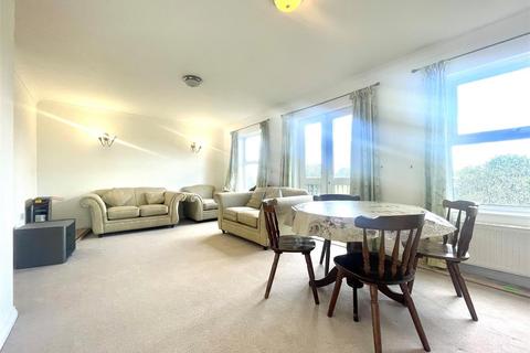 2 bedroom flat to rent, Cobham Close, Enfield