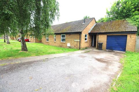 3 bedroom bungalow for sale, Dart Close, Thornbury