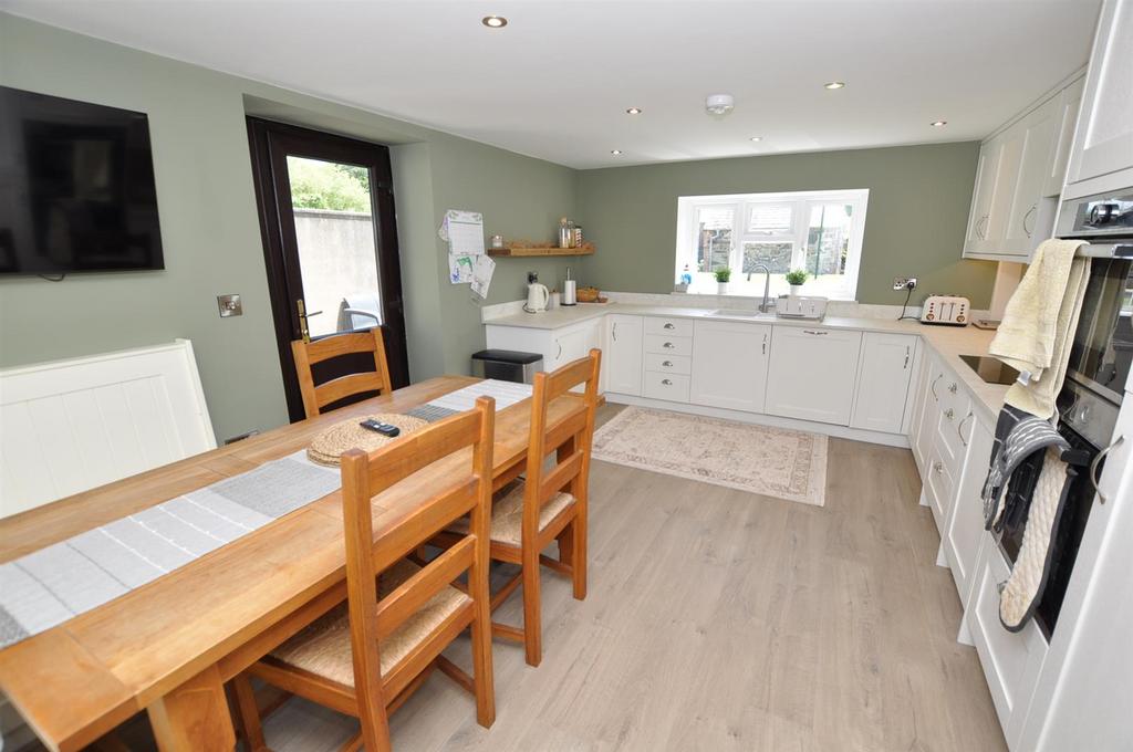 Kitchen/dining family room