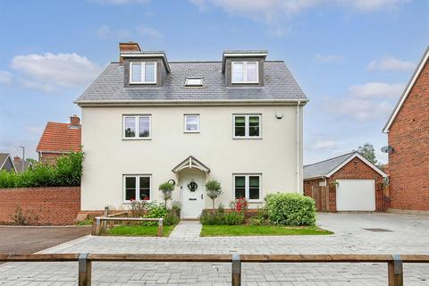 4 bedroom detached house for sale, Elm Gardens, Mountnessing, Brentwood