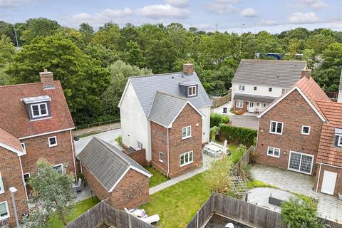 4 bedroom detached house for sale, Elm Gardens, Mountnessing, Brentwood