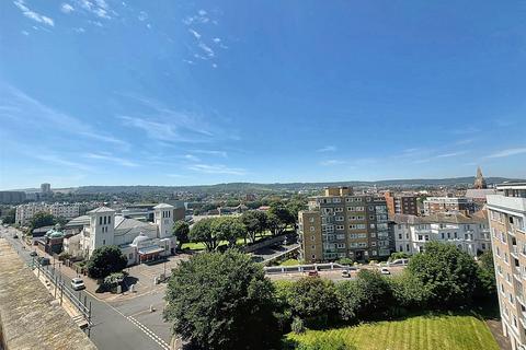 3 bedroom flat for sale, Howard Square, Eastbourne