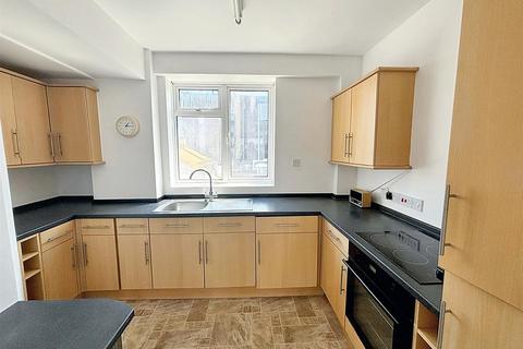 3 bedroom flat for sale, Howard Square, Eastbourne