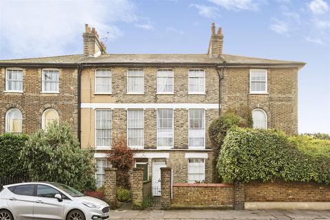 Studio to rent, Lower Richmond Road, Mortlake, SW14