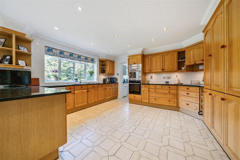 5 bedroom detached house for sale, Woodland Way, Kingswood