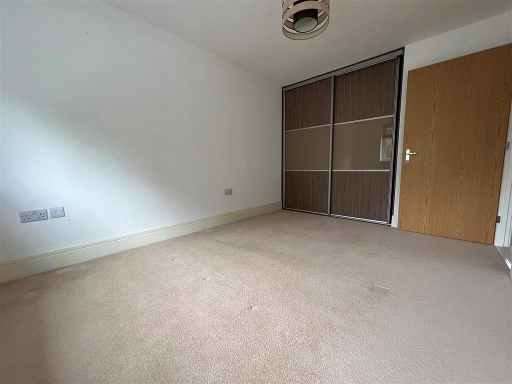 Bedroom 1.jpg