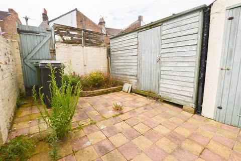 2 bedroom terraced house to rent, Dursley Road, Eastbourne