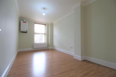 2 bedroom apartment to rent, Hoe Street, London E17