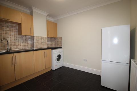 2 bedroom apartment to rent, Hoe Street, London E17