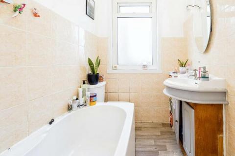 2 bedroom property for sale, Queens Road, Leytonstone