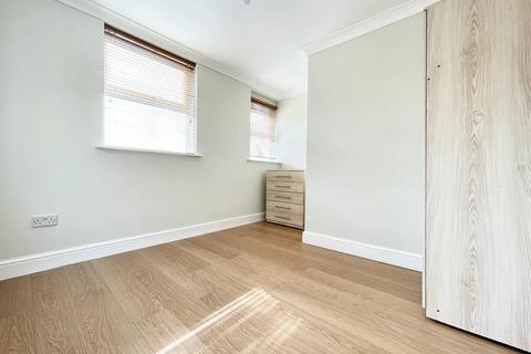 3 bedroom apartment to rent, 63 New Wanstead, London E11