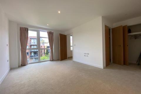 3 bedroom flat to rent, Howard Road, Stanmore