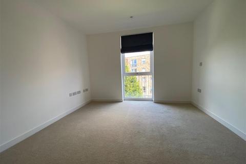3 bedroom flat to rent, Howard Road, Stanmore