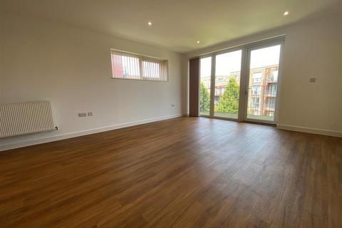 3 bedroom flat to rent, Howard Road, Stanmore