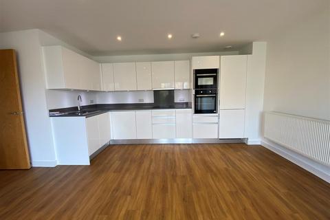 3 bedroom flat to rent, Howard Road, Stanmore