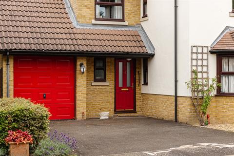 3 bedroom detached house for sale, Howard Place, Reigate