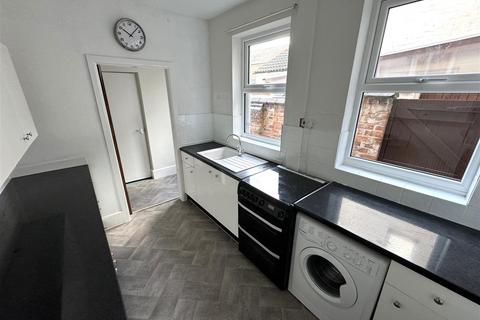 3 bedroom end of terrace house to rent, Belvoir Street, Derby DE23