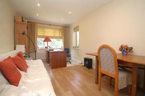 9 Larklands, Peterborough, PE3 6LL