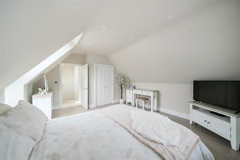 2 bedroom apartment for sale, Windsor Road, Chobham GU24