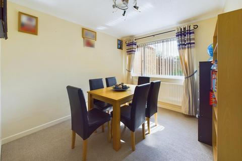 16 Grebe Close, Abbeydale, Gloucester, GL4 4XL