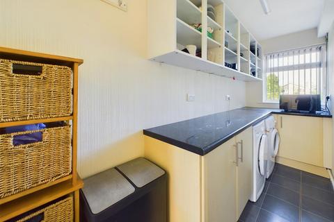 16 Grebe Close, Abbeydale, Gloucester, GL4 4XL