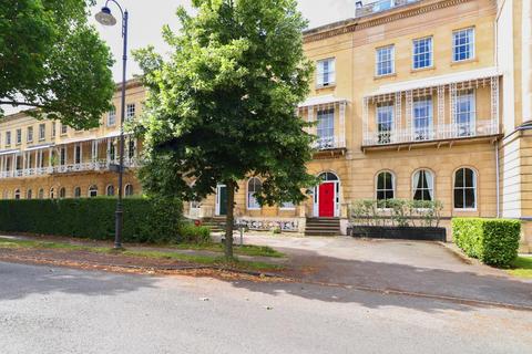 1 bedroom apartment for sale, Queens Parade, Cheltenham