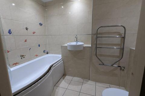 2 bedroom flat for sale, 215 The Gatehaus, Bradford, BD1