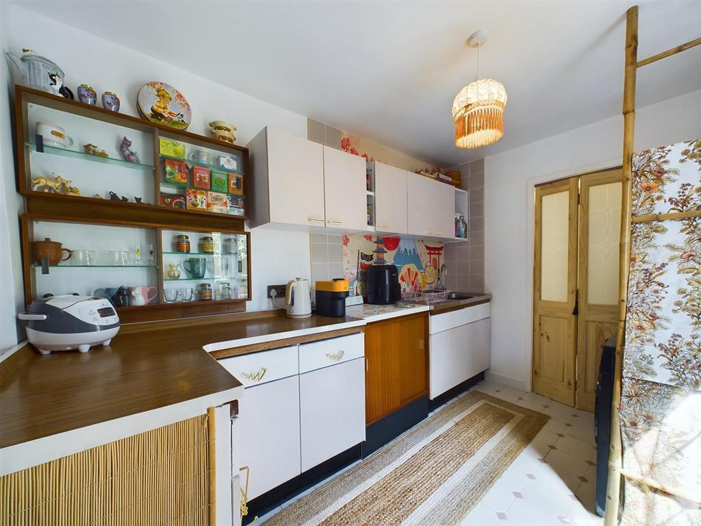 Kitchen 5.jpg