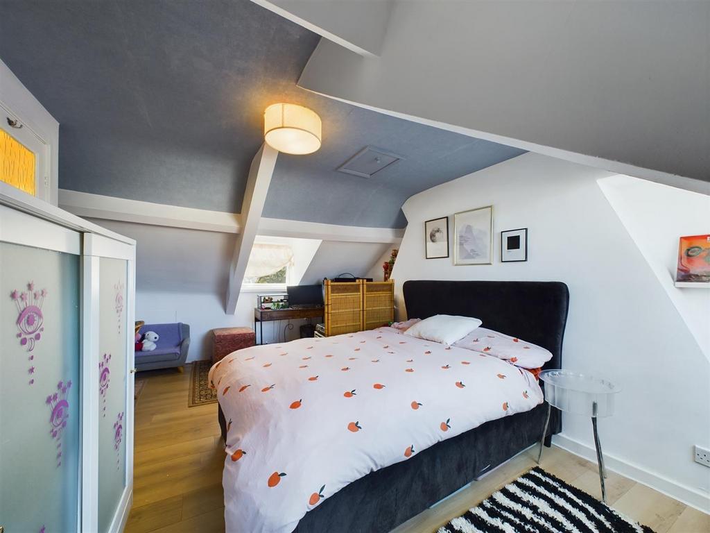 Bed 5.jpg