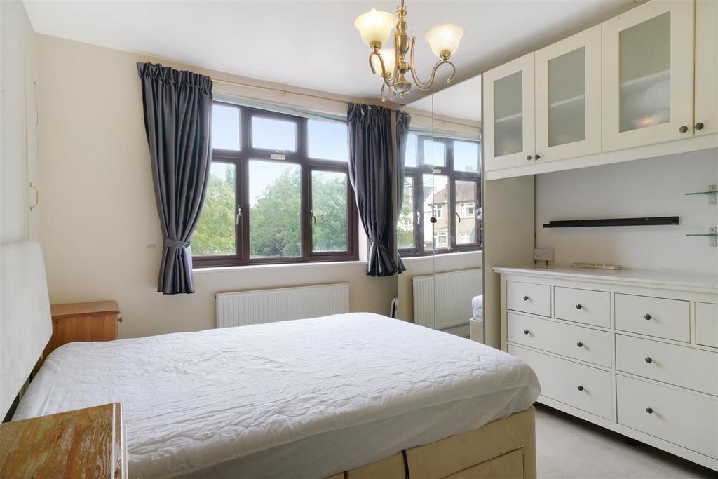 16 Greenford Road - raja2nx0p CJAOl OZ70 SV.jpg