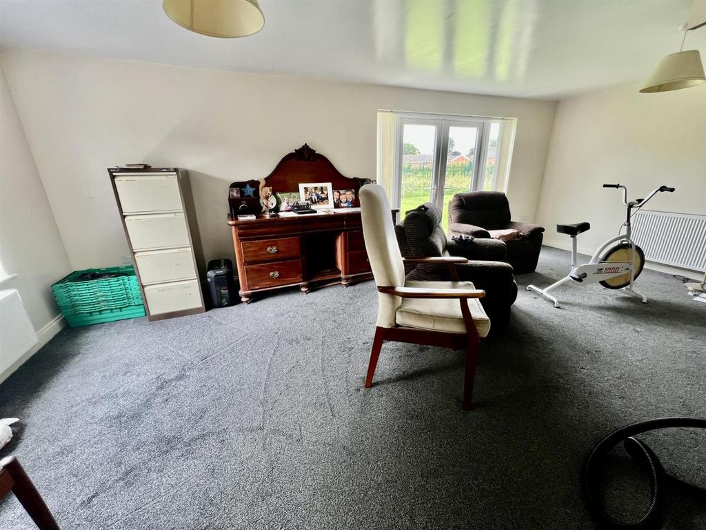 Lounge/dining room
