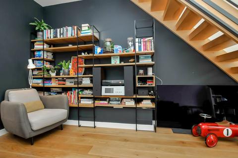 2 bedroom flat for sale, Carysfort Road, London