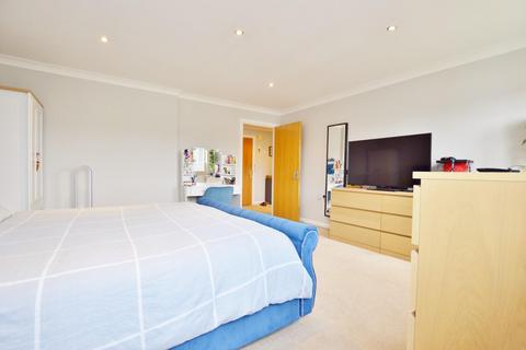 11 Lacewing Close, London, E13 8AD