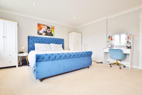 11 Lacewing Close, London, E13 8AD