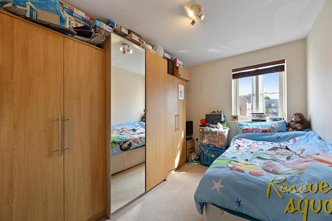 2 bedroom flat for sale, Avian Avenue, Frogmore AL2