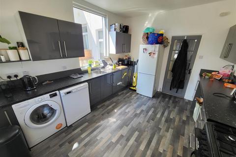 4 bedroom terraced house to rent, Muller Road, Bristol BS5