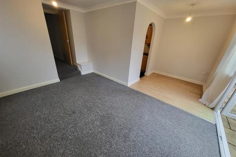 2 bedroom apartment to rent, Chestnut Road, Bristol BS16