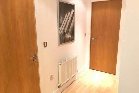 2 bedroom flat to rent, Admiral Court, 8 Bowman Lane, Leeds