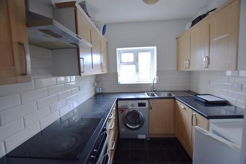 2 bedroom flat to rent, Kershaw Road, Dagenham